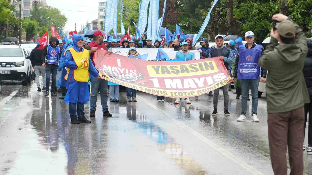 Balıkesir sokaklarında 1 Mayıs coşkusu: Enflasyon protestosu damga vurdu