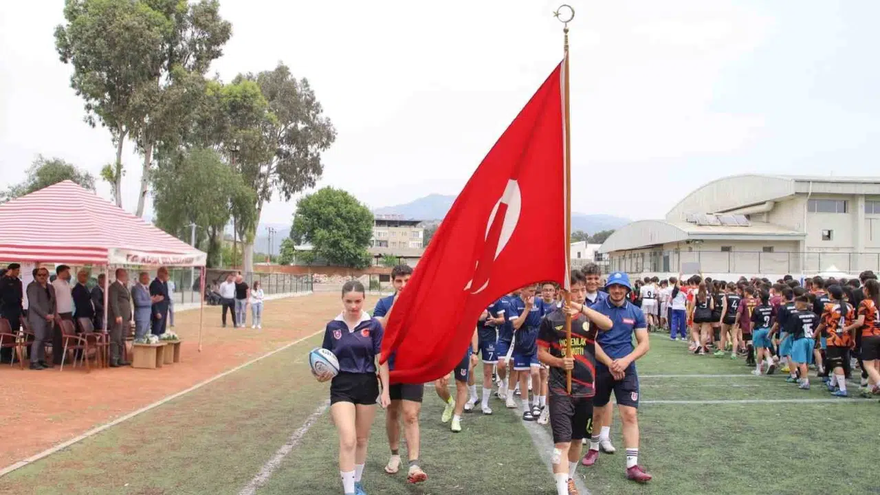Köşk’te ragbi rüzgarı: 13 şehirden gelen genç yetenekler sahaya indi