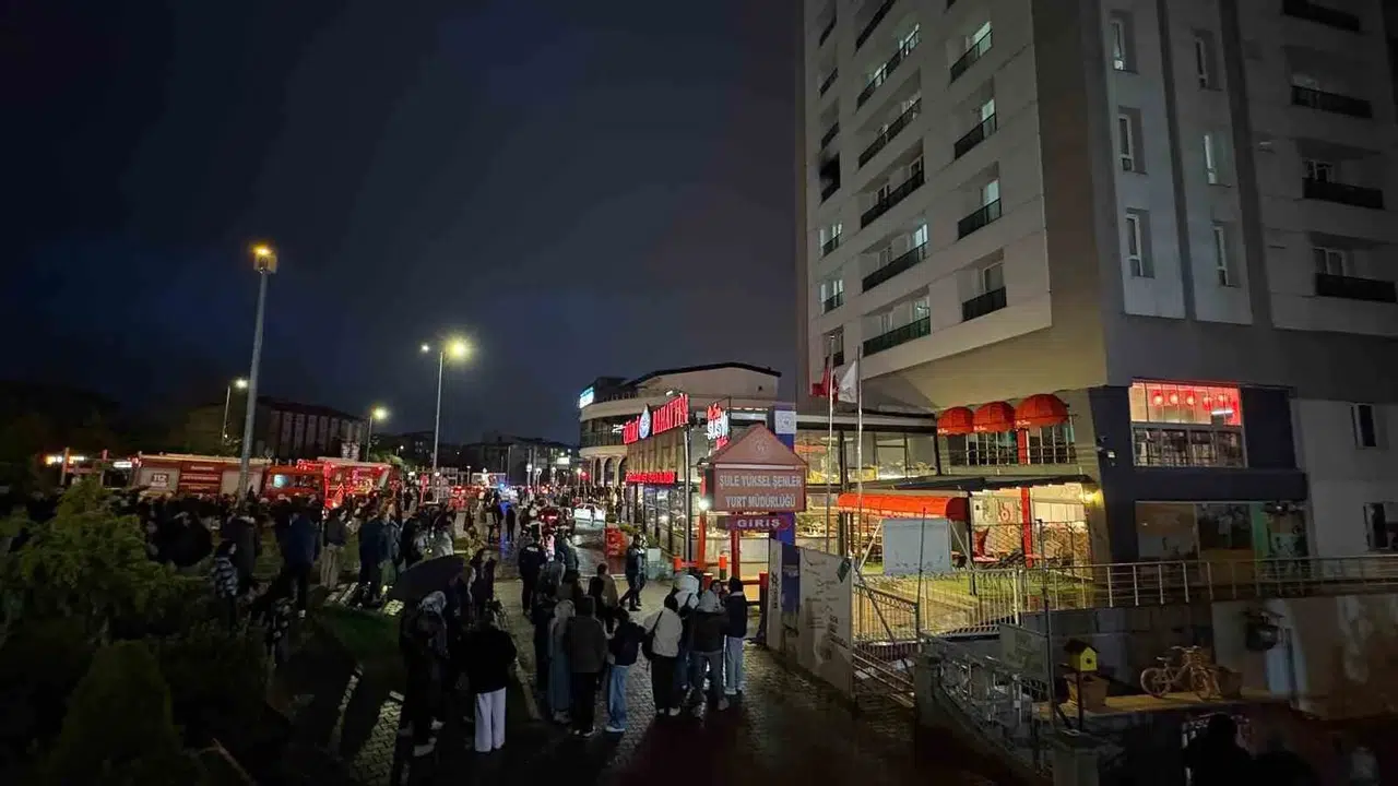Kayseri'de korku dolu anlar: Yurt yangınında esnafın duyarlılığı yürekleri ısıttı