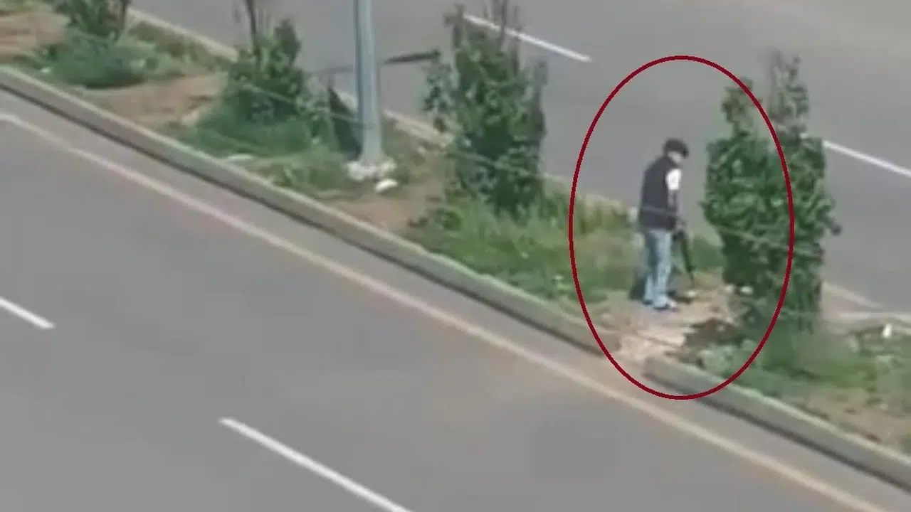Diyarbakır sokaklarında korku dolu anlar: Elinde silahla dehşet saçtı