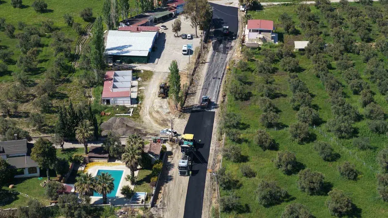 Tatilcilerin yüzü gülecek: Gömeç’te yollar yaza hazırlanıyor