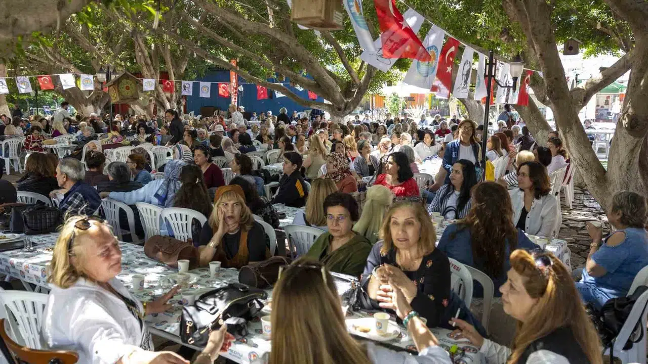 Mezitli’de Anneler Günü coşkusu: Down Kafe’de unutulmaz anlar