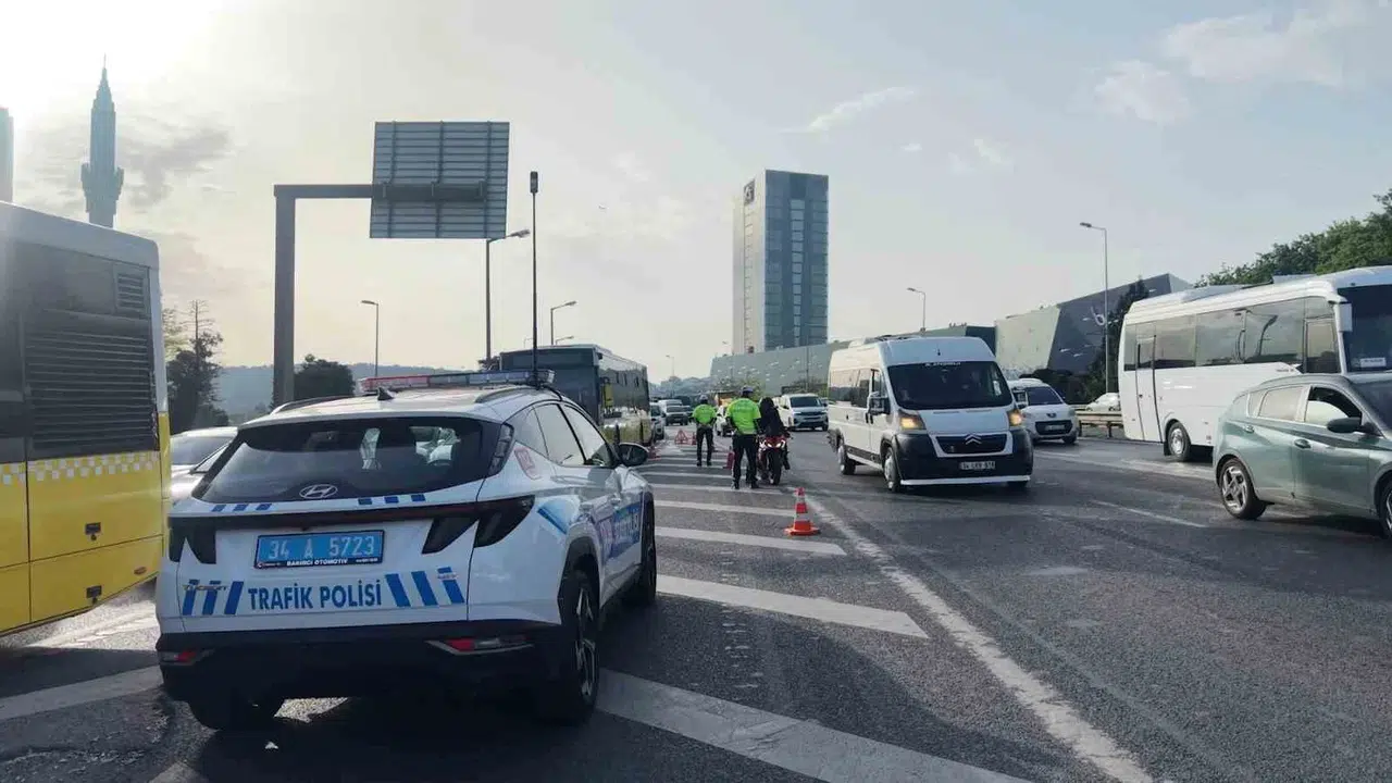Trafikte kural tanımayanlara geçit yok: Şile Yolu'nda emniyet şeridi operasyonu