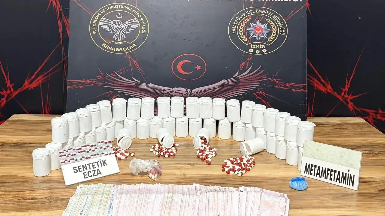 İzmir'de zehir tacirlerine geçit yok: Binlerce hapla yakalandı, cezaevini boyladı