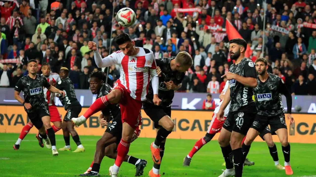 Akdeniz derbisinde denge bozulmadı: Antalyaspor ile Alanyaspor siftah yapamadı