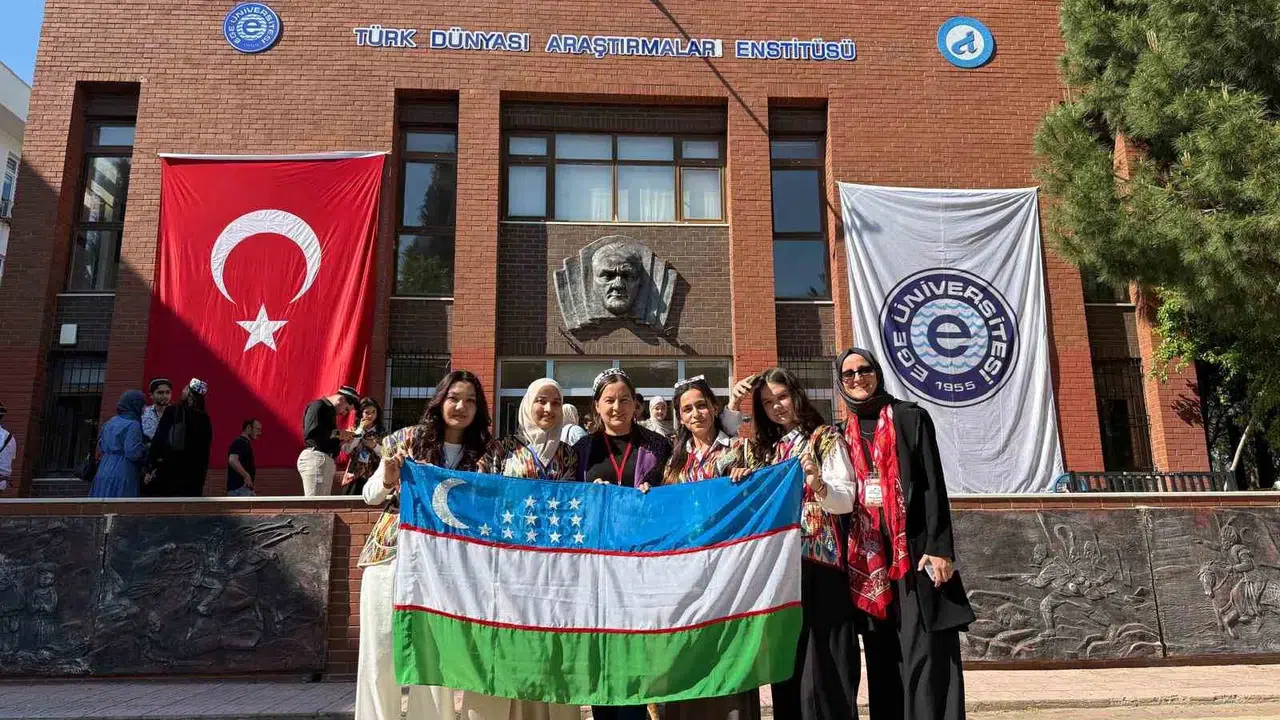 İzmir'de kardeşlik rüzgarı: Türk ve Özbek gençler ortak geçmişin izini sürüyor