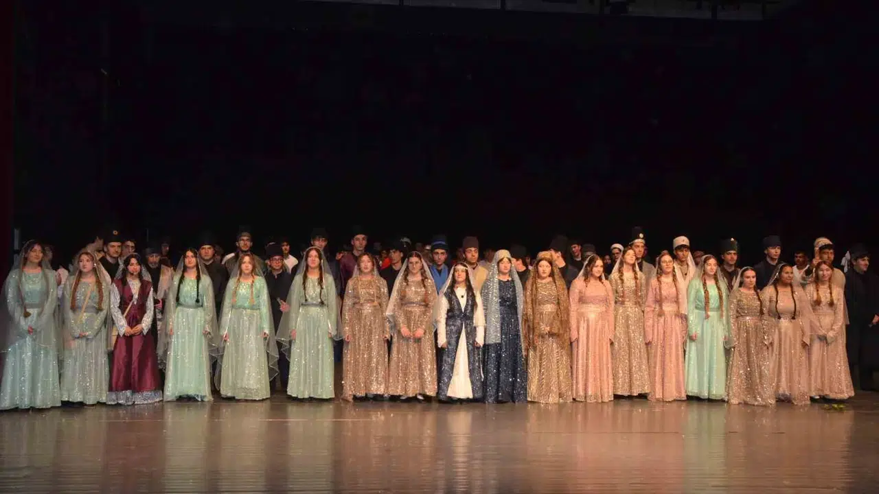 Sinop’ta sahnelerin tozunu attırdılar: Kültürel miras gençlerin performansıyla hayat buldu