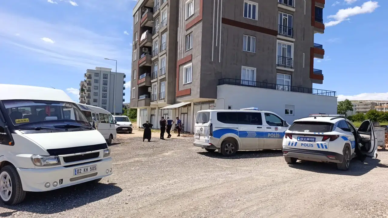 Adıyaman’da dehşet anları: İş çıkışı dehşeti yaşattı, havaya ateş açıp kaçmaya çalıştı