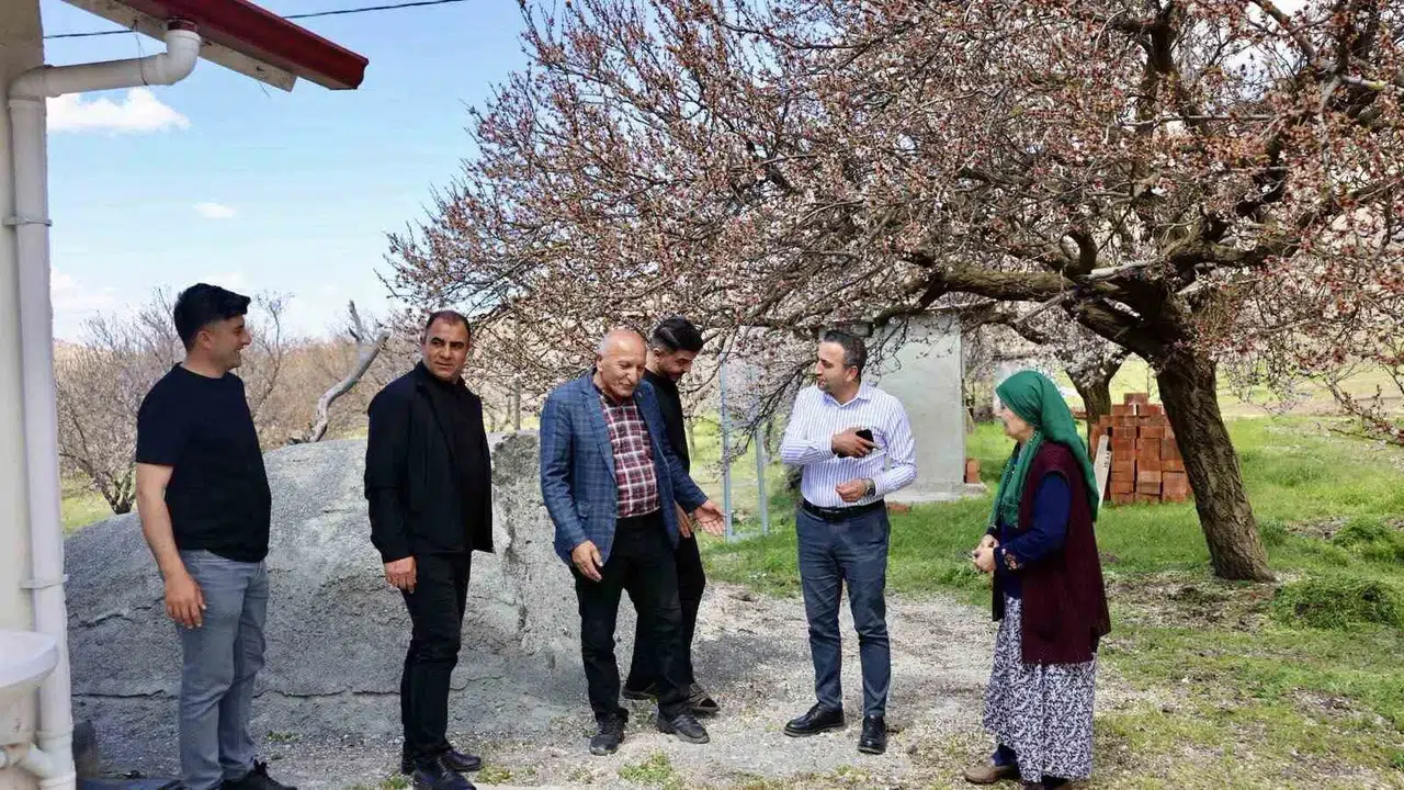 Akçadağ’da saha mesaisi: Başkan Ulutaş sorunları yerinde dinledi