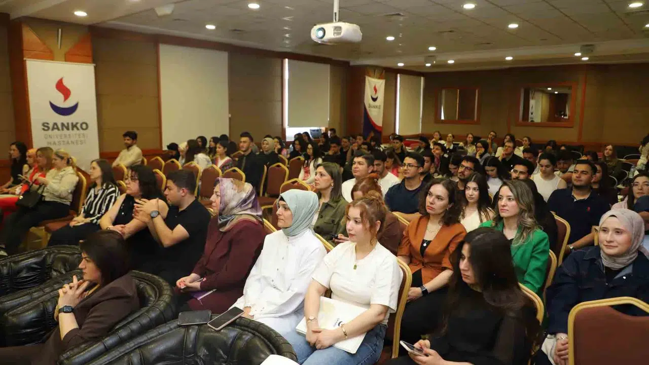 Hemşirelikte vicdan ve etik nöbeti: SANKO’da değerler masaya yatırıldı