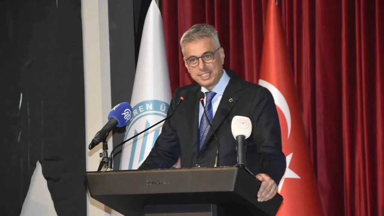 Bakan Memişoğlu’ndan gençlere  hoş seda  çağrısı: İdealizm yoksa başarı hayaldir