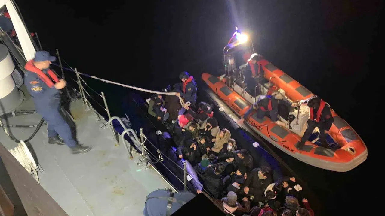 Denizden gelen sinyali Sahil Güvenlik affetmedi: 31 kaçak göçmen kıskıvrak yakalandı