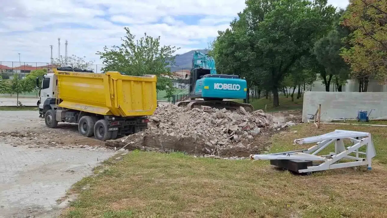 Buldan’da futbol heyecanı yeni yüzüyle dönüyor: Stadın çehresi tamamen değişiyor