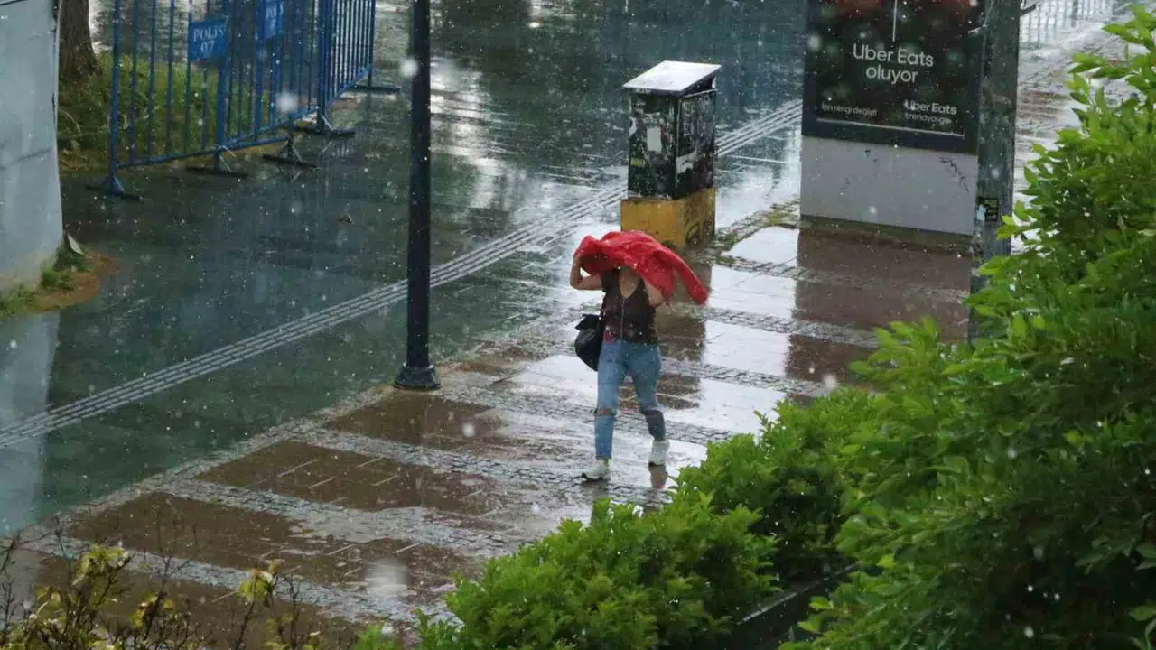 Antalya’da güneşli günlere dolu molası: Tatilciler neye uğradığını şaşırdı