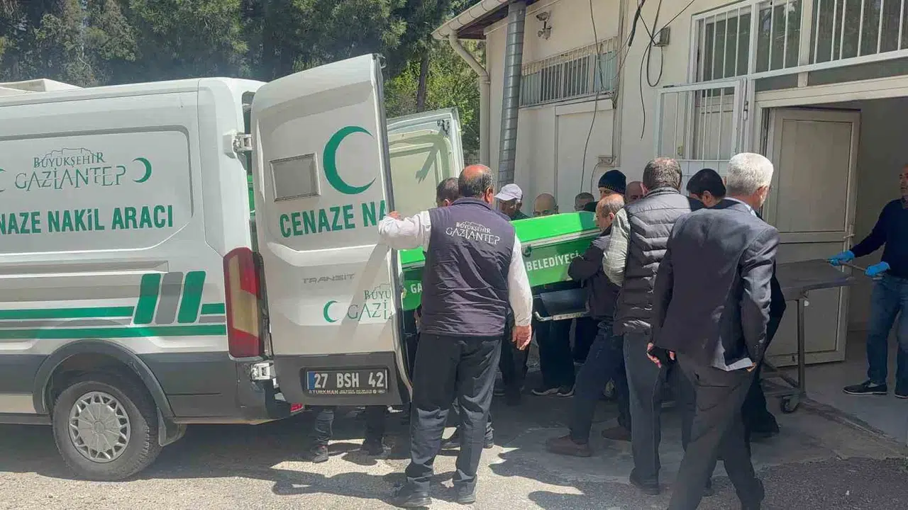 Köyde dehşet anları: Kahvaltıdan dönen yaşlı adam komşusunun hedefi oldu