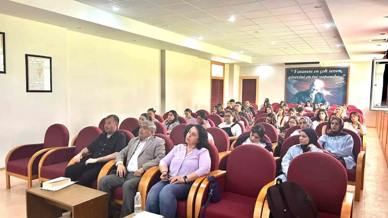 Genç akademisyen adayları sahnede: Metinbilim öğrencileri akademik birikimlerini paylaştı