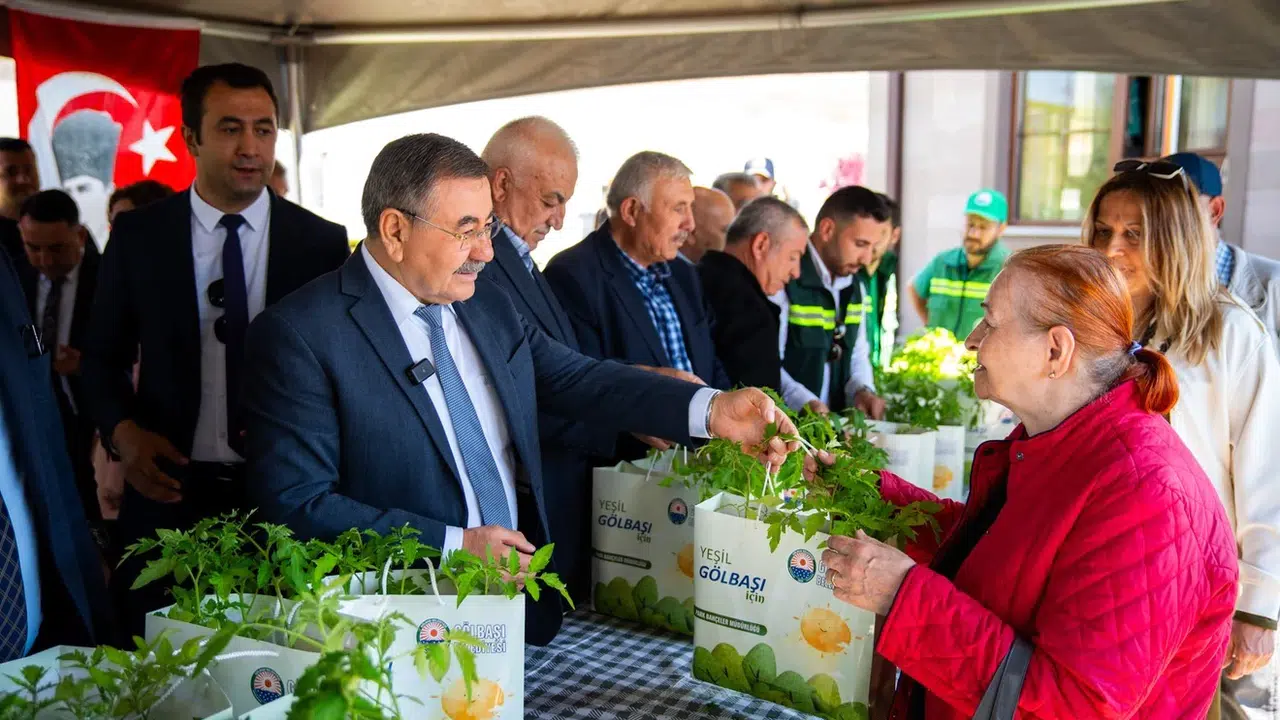 Gölbaşı’nda toprakla buluşma vakti: 190 bin ata tohumu vatandaşa ücretsiz dağıtıldı