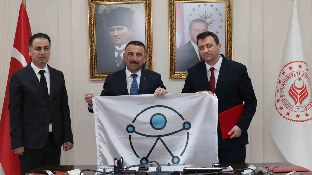 Engelleri kaldırmak için kritik zirve: 112 Acil Çağrı Merkezi'ne onur belgesi