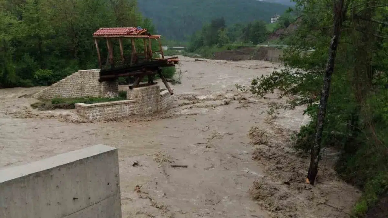 Kastamonu'da kabus geri döndü: Şehriban Çayı köprüyü yuttu