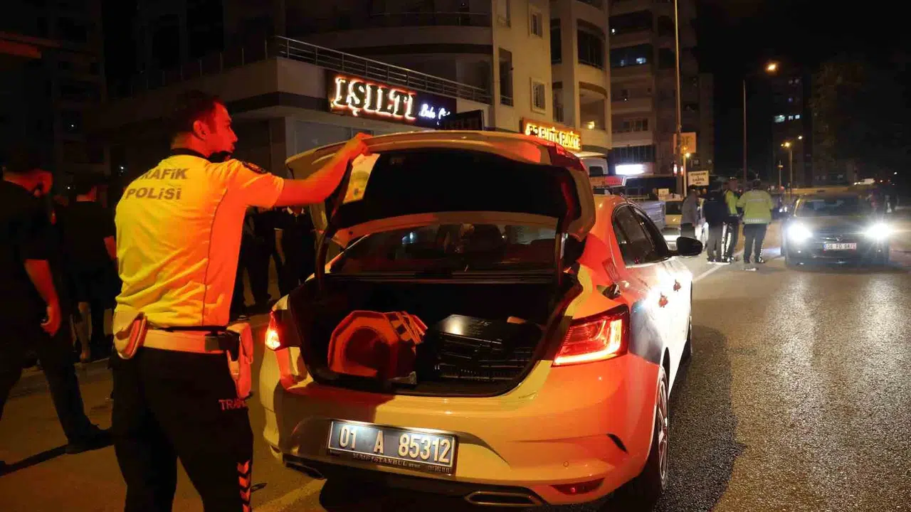 Şampiyonluk kutlamaları kana bulandı: Alkollü sürücü kuryeyi hayattan kopardı