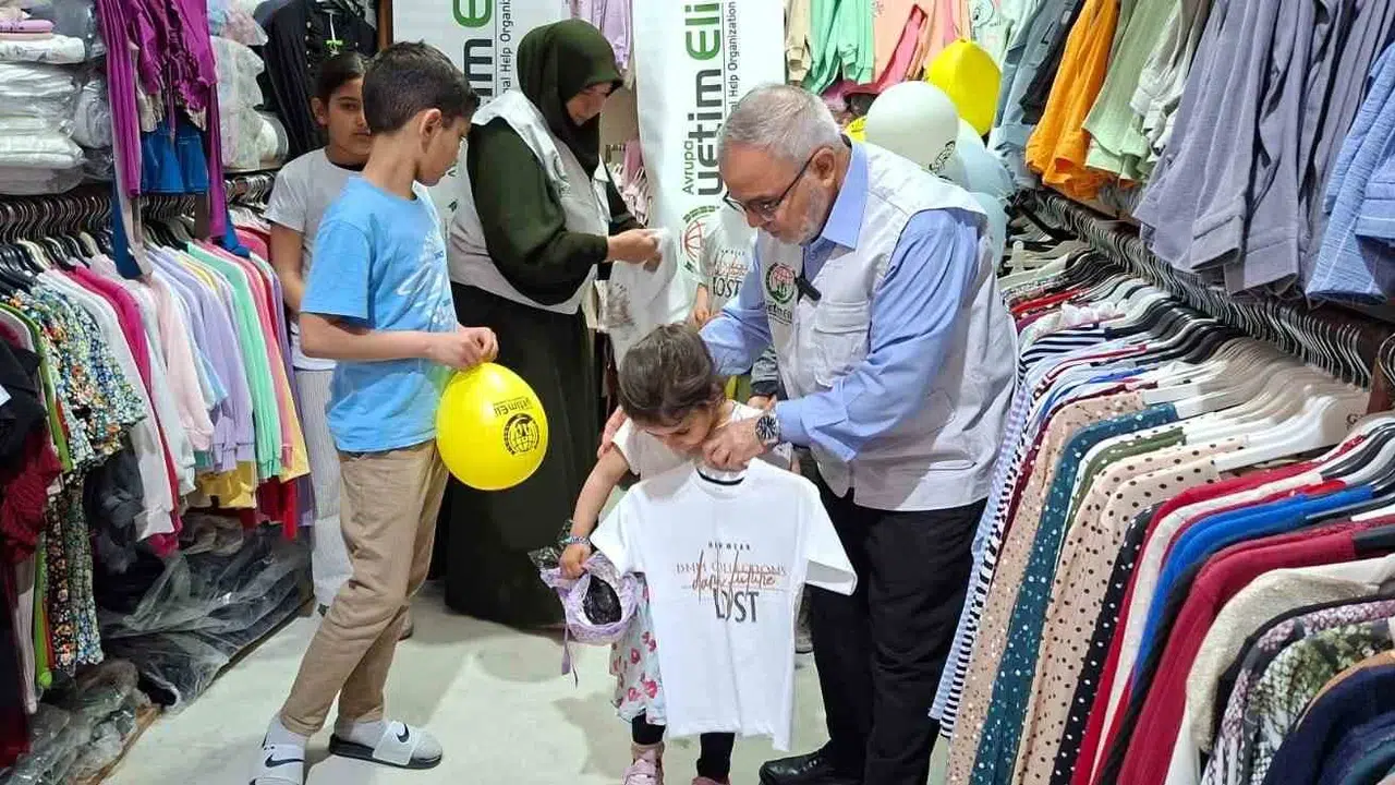 Çermik’te yüzler güldü: Bayram öncesi minik kalplere dokundular