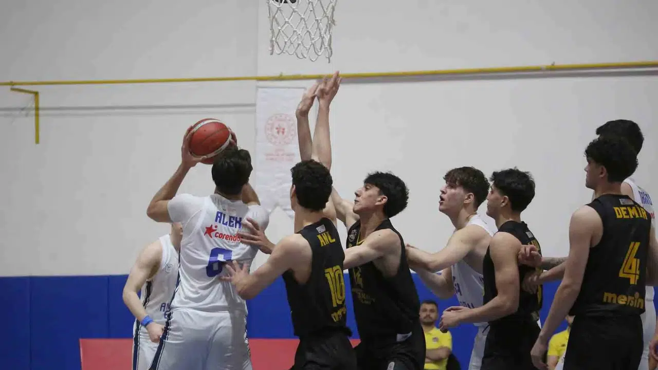 Sivas pota altında genç yeteneklerin şovu: Devler sahneye hızlı girdi