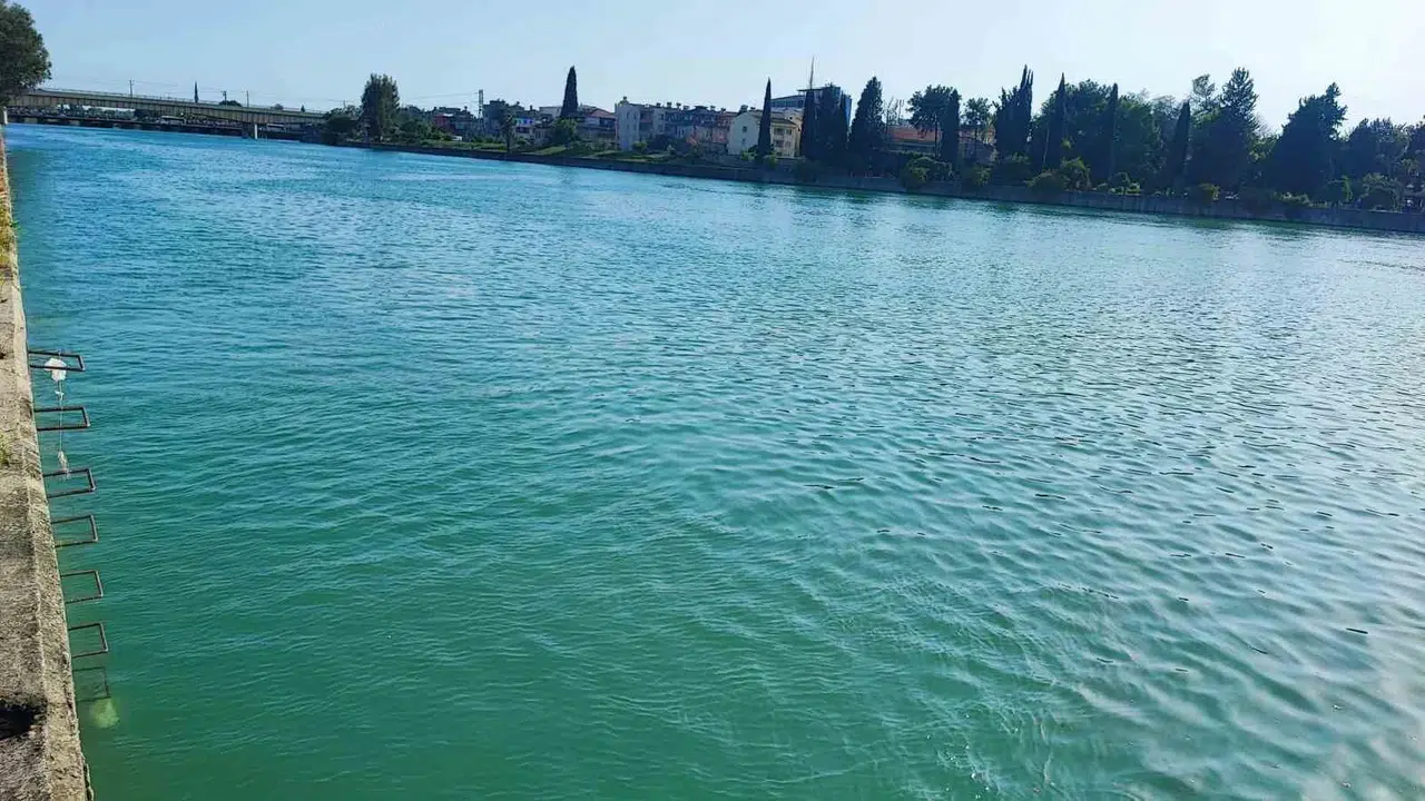 Adana’da yürekleri ağza getiren anlar: Seyhan Nehri’nde saniyelerle yarışıldı