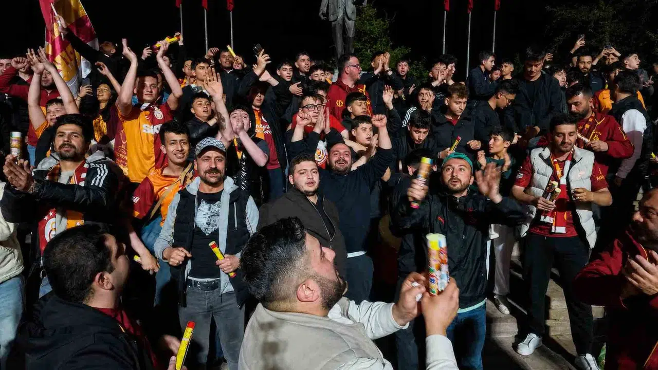 Kırıkkale’de şampiyonluk ateşi: Sarı-kırmızılı taraftarlar sokaklara döküldü