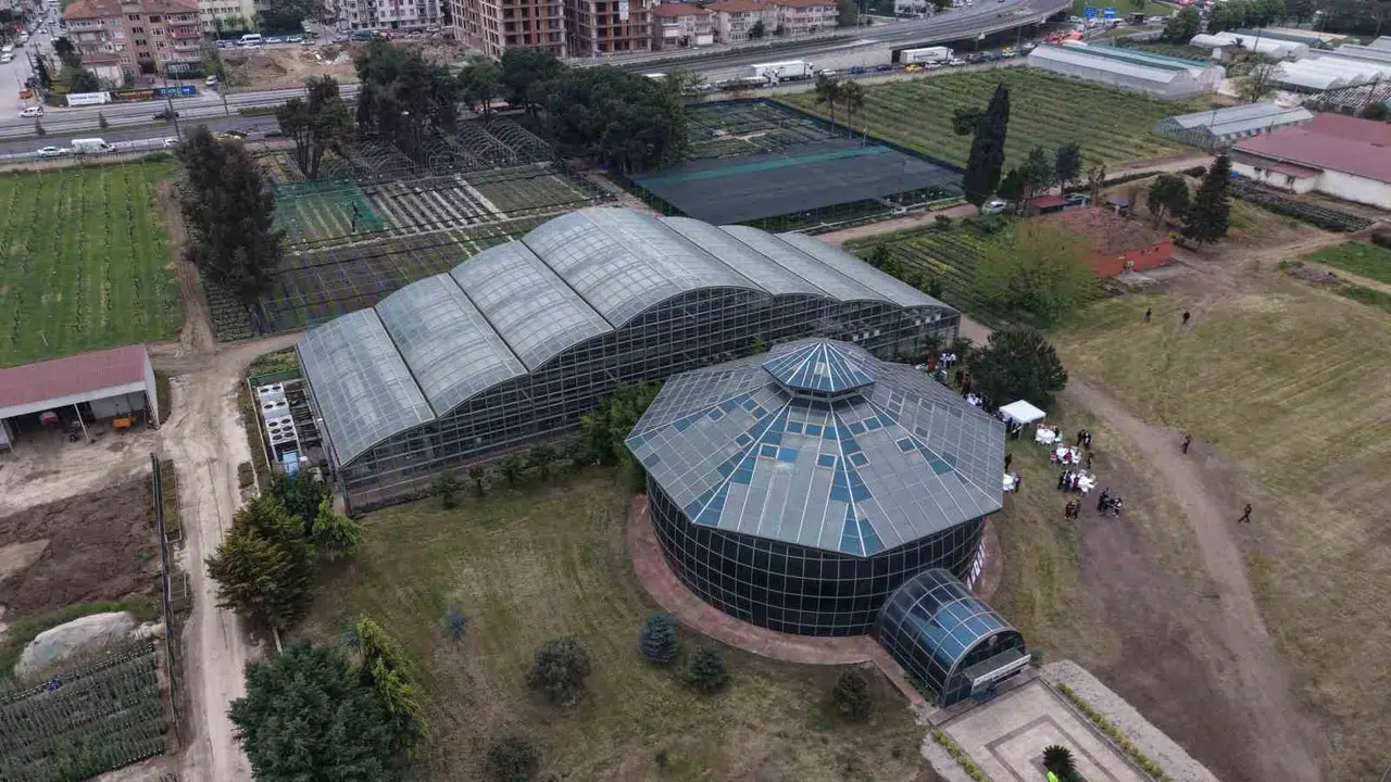 Süs bitkiciliğinde 140 milyon dolarlık dev hamle: Bakan Yumaklı Avrupa rekabetini işaret etti