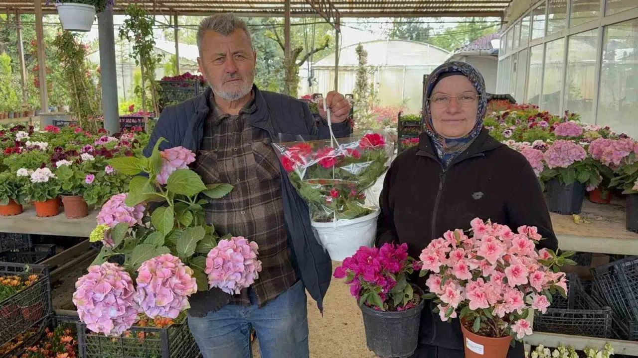 Anneler Günü bereketi Samsun’a erken geldi: Tezgahlarda 50 liradan 5 bin liraya kadar her bütçeye uygun seçenek var