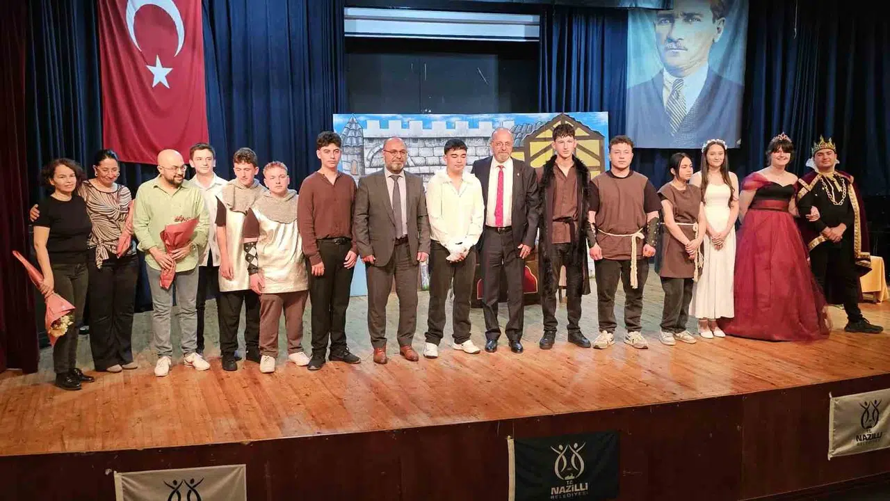 Meslek liseliler devleşti: Shakespeare’in ölümsüz eseri Hamlet’e genç yorum