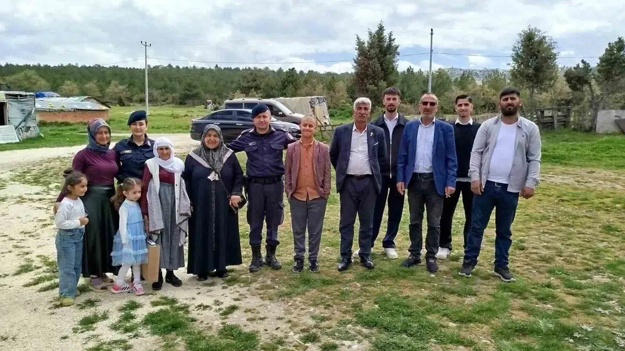Bilecik’te üniformalı şefkat: Şehit ve özel gereksinimli çocukların anneleri unutulmadı