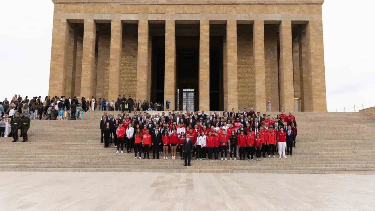 TMOK'ta yeni dönem: Veli Ozan Çakır ve beraberindeki heyet Ata'nın huzurunda