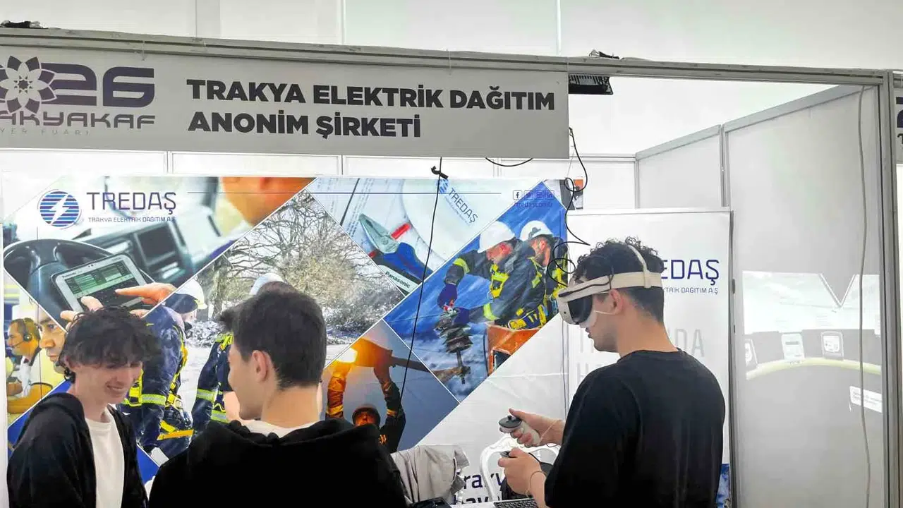 Geleceğin mühendisleri TREDAŞ standında buluştu: Enerji sektöründe VR devri