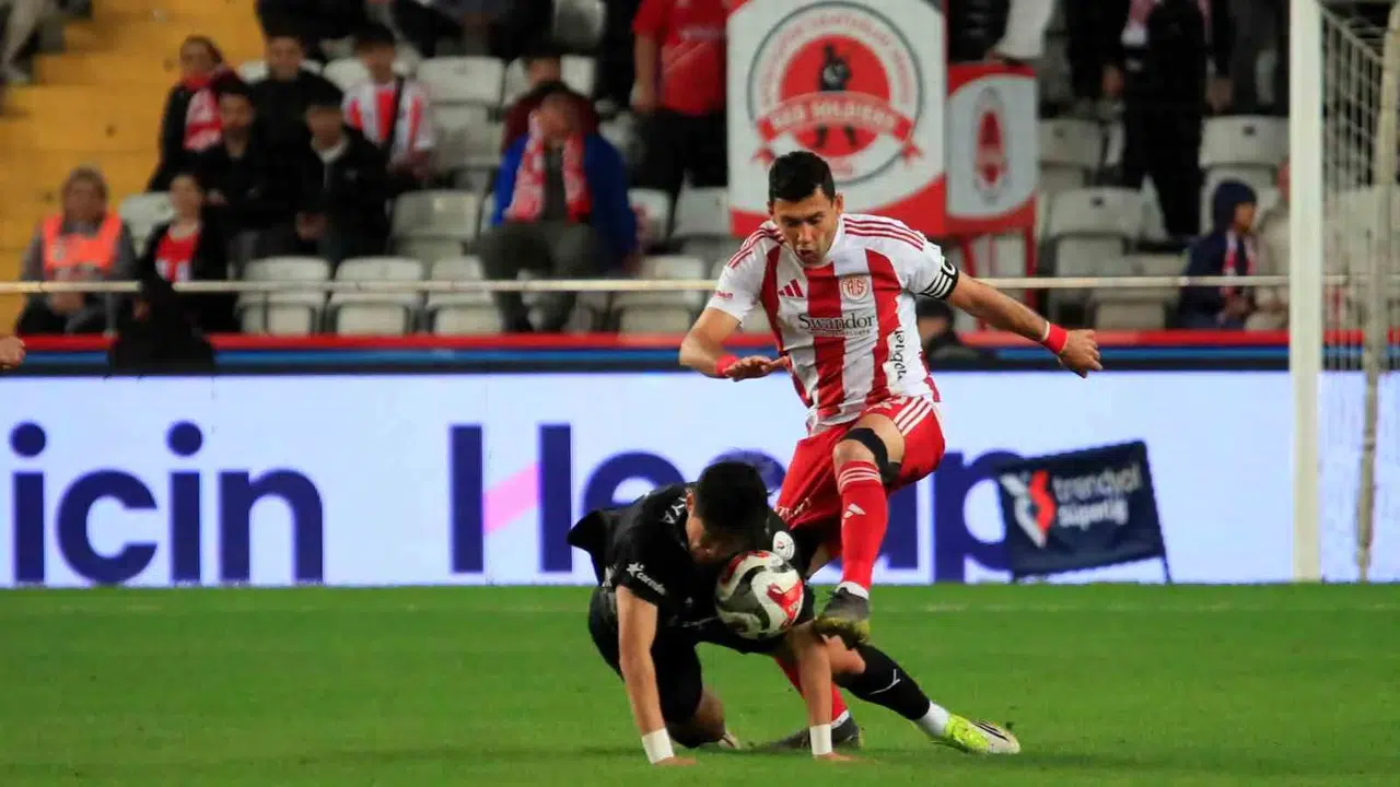 Akdeniz derbisinde kazanan çıkmadı: Antalyaspor ile Alanyaspor puanları paylaştı