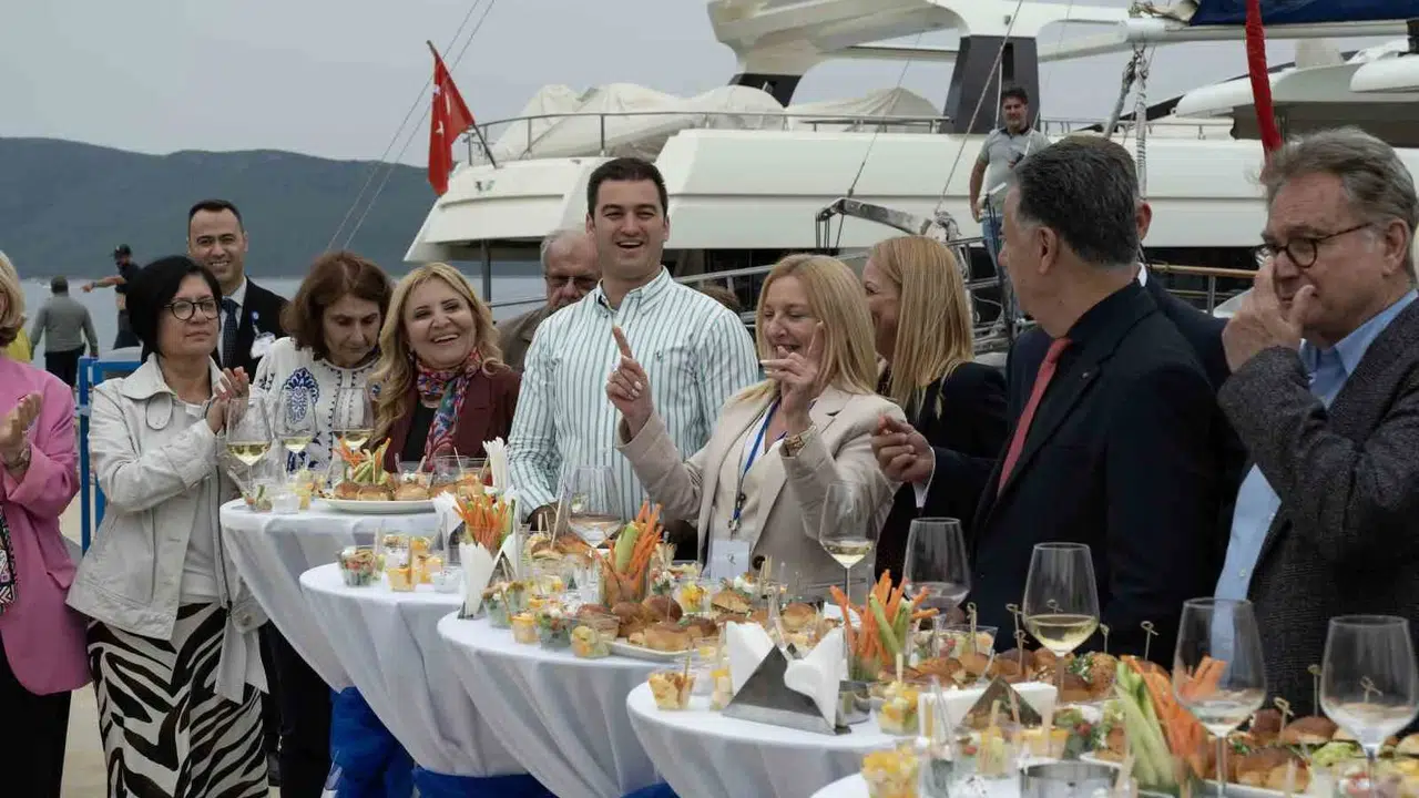 Ege’nin iki yakası Bodrum’da buluştu: Müzik ve dansla gelen kardeşlik rüzgarı