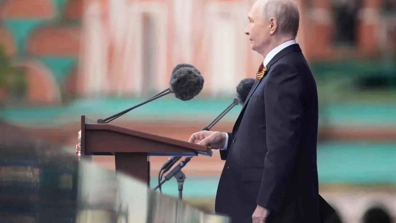 Moskova'da sönük kutlama: Putin'den  Zafer  vurgusu ve yeni mesajlar