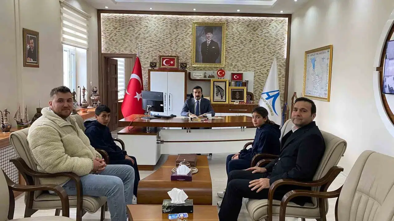Kars’ın gururu oldular: Mersin’den madalyalarla döndüler