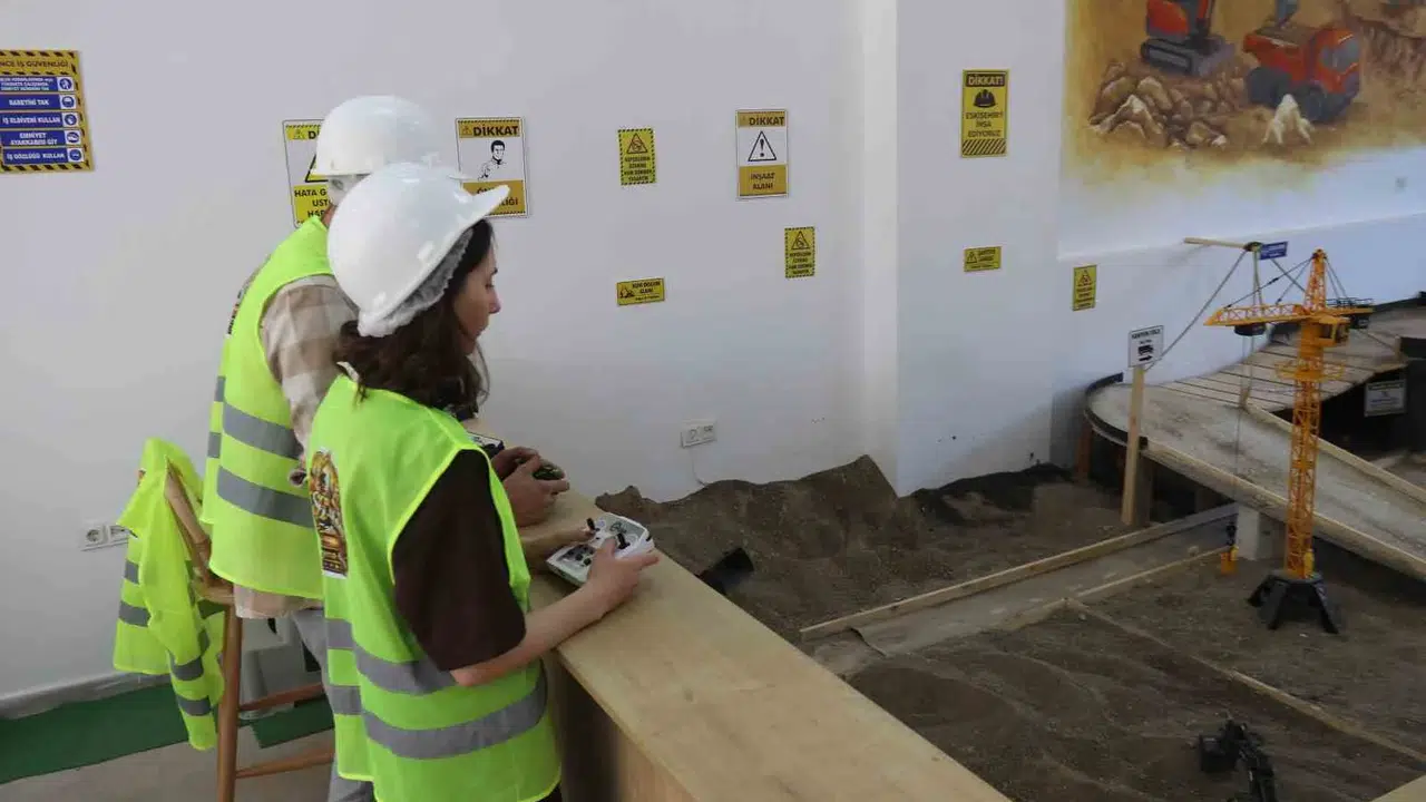Şantiye izleme tutkusu gerçeğe dönüştü: Eskişehir’de dev RC parkı açıldı
