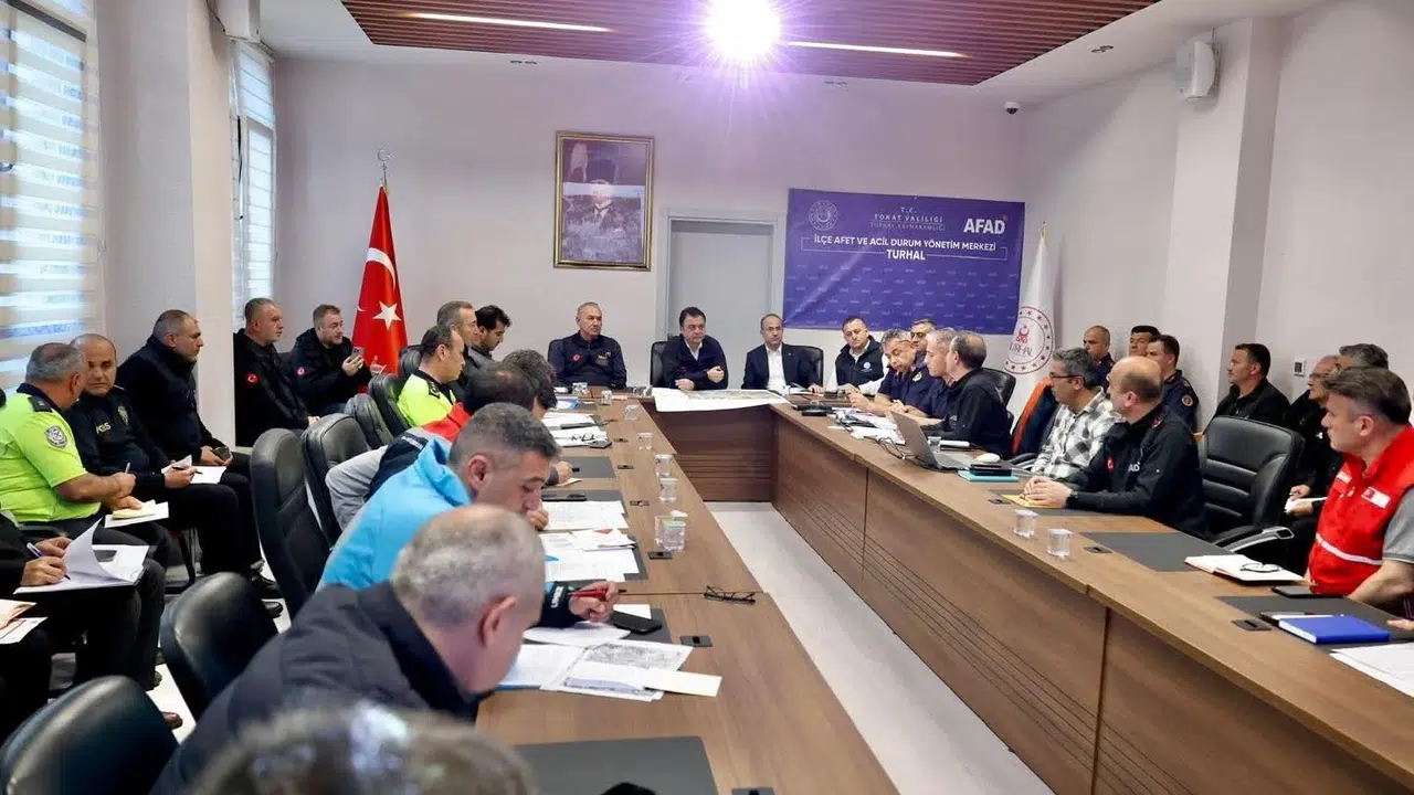 Tokat’ta gözler gökyüzüne çevrildi: Valilikten kritik sel seferberliği