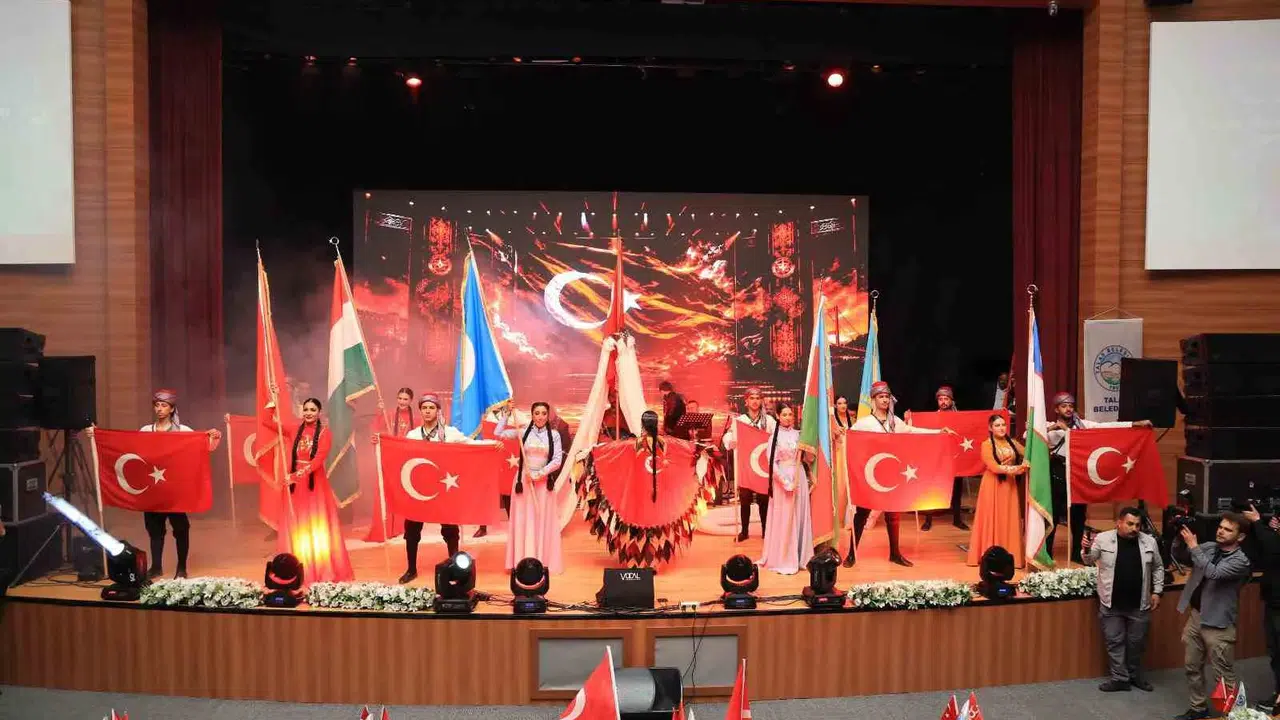 Balkanlardan Baykal’a uzanan gönül köprüsü Kayseri’de kuruldu: 250 milyonluk coğrafya aynı sahnede buluştu