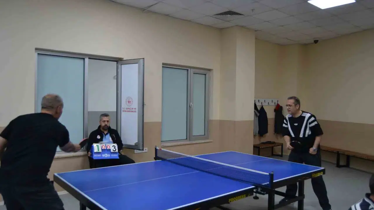 Raketler dostluk için çekildi: Ceza infaz personeli sahada ter döktü