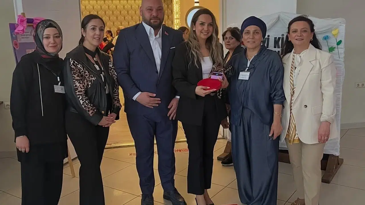 Atakum’da Anneler Günü coşkusu: Sahada centilmenlik, salonda eğlence rüzgarı esti