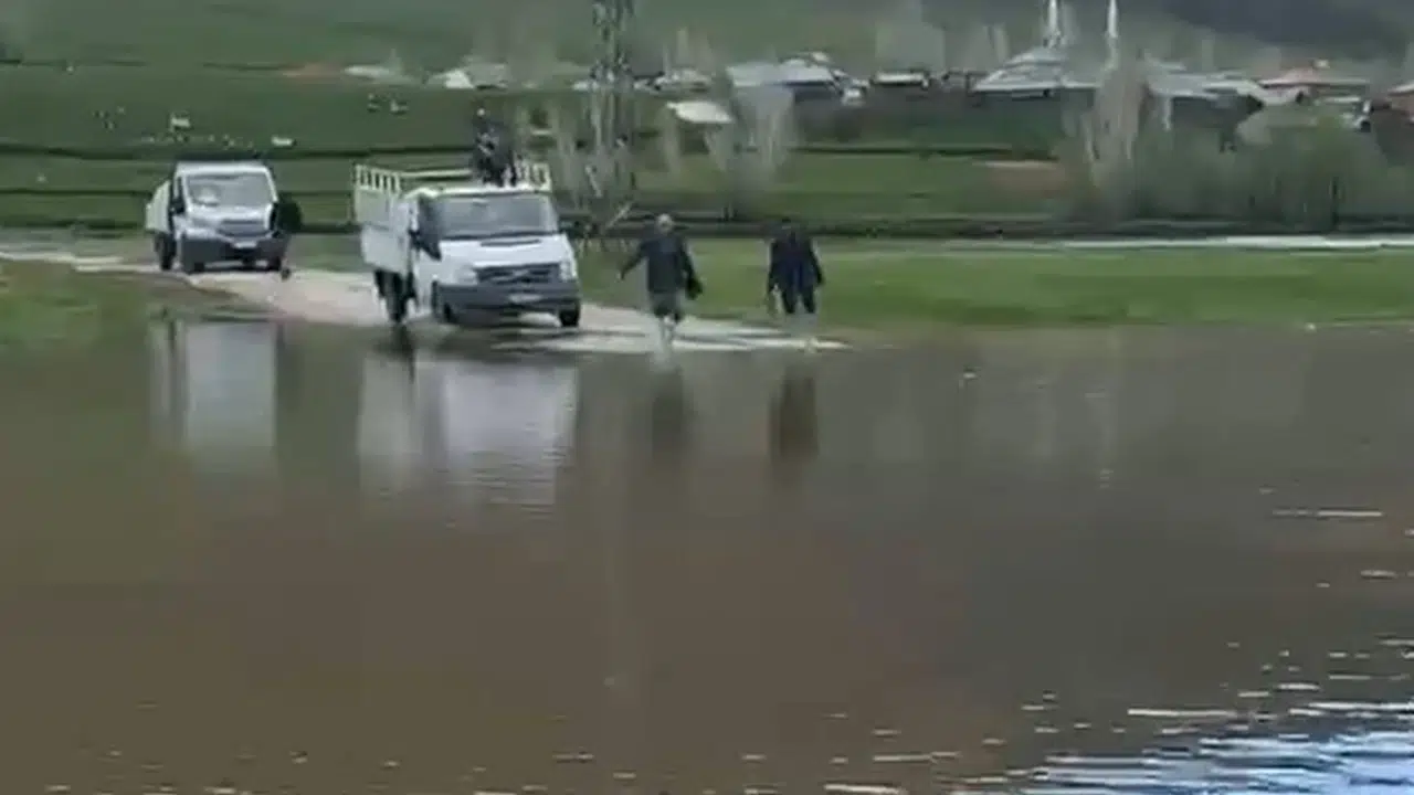 Muş’ta kabus dolu saatler: Sağanak sonrası köy sulara teslim oldu