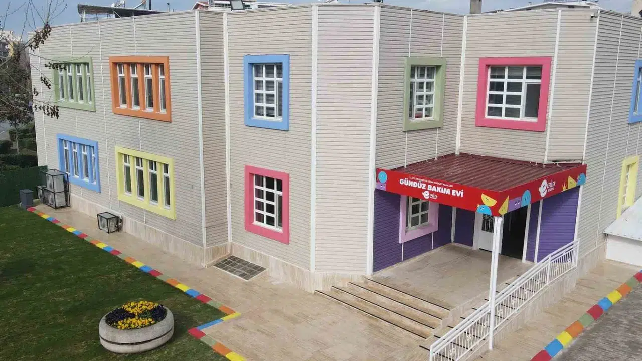 Efeler’de miniklere kapılar açılıyor: Geleceğin temelleri modern sınıflarda atılacak