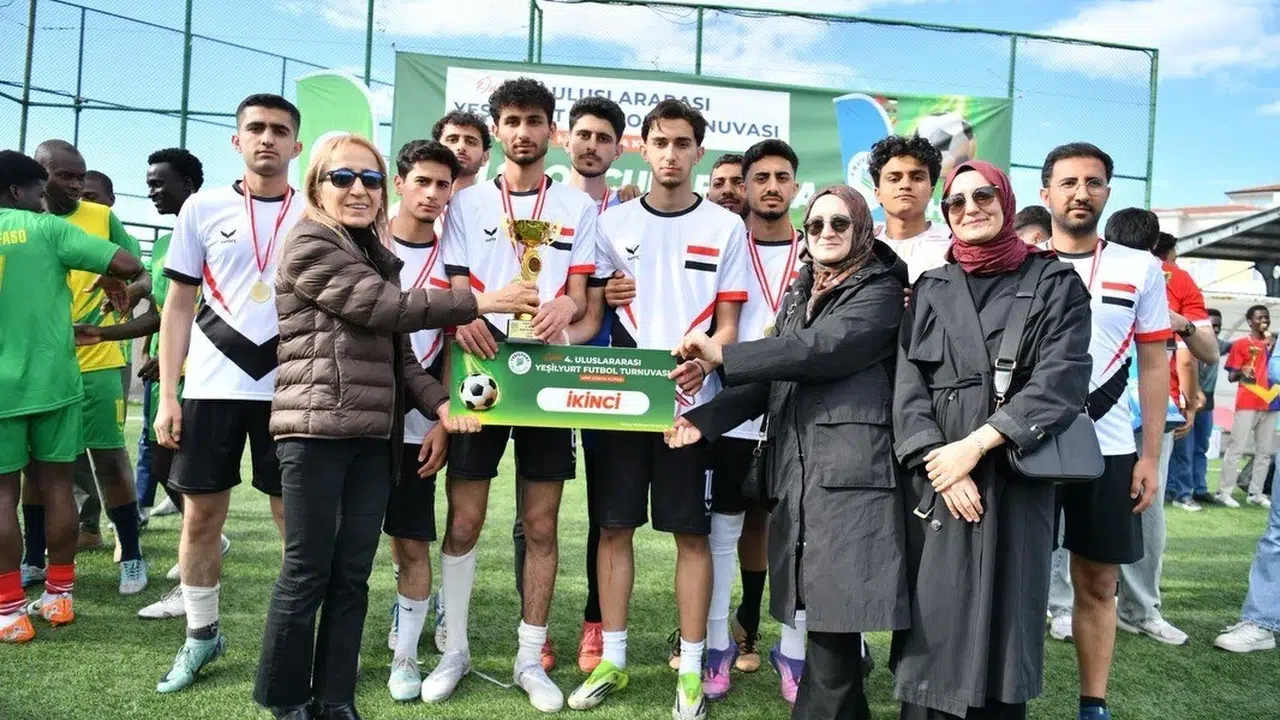 Yeşilyurt’ta Futbolun Diliyle Küresel Buluşma: Kupa Kardeşliğe Gitti
