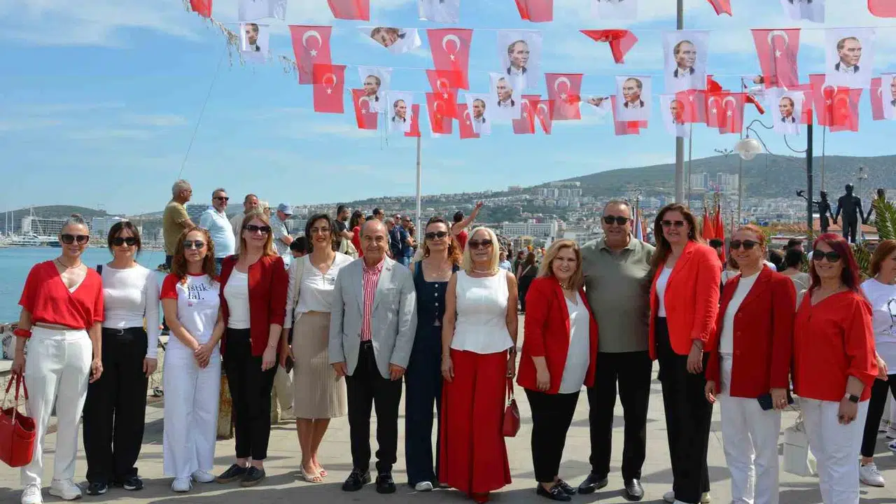 Kuşadası’nda 19 Mayıs coşkusu: KUTO yönetimi tam kadro sahada