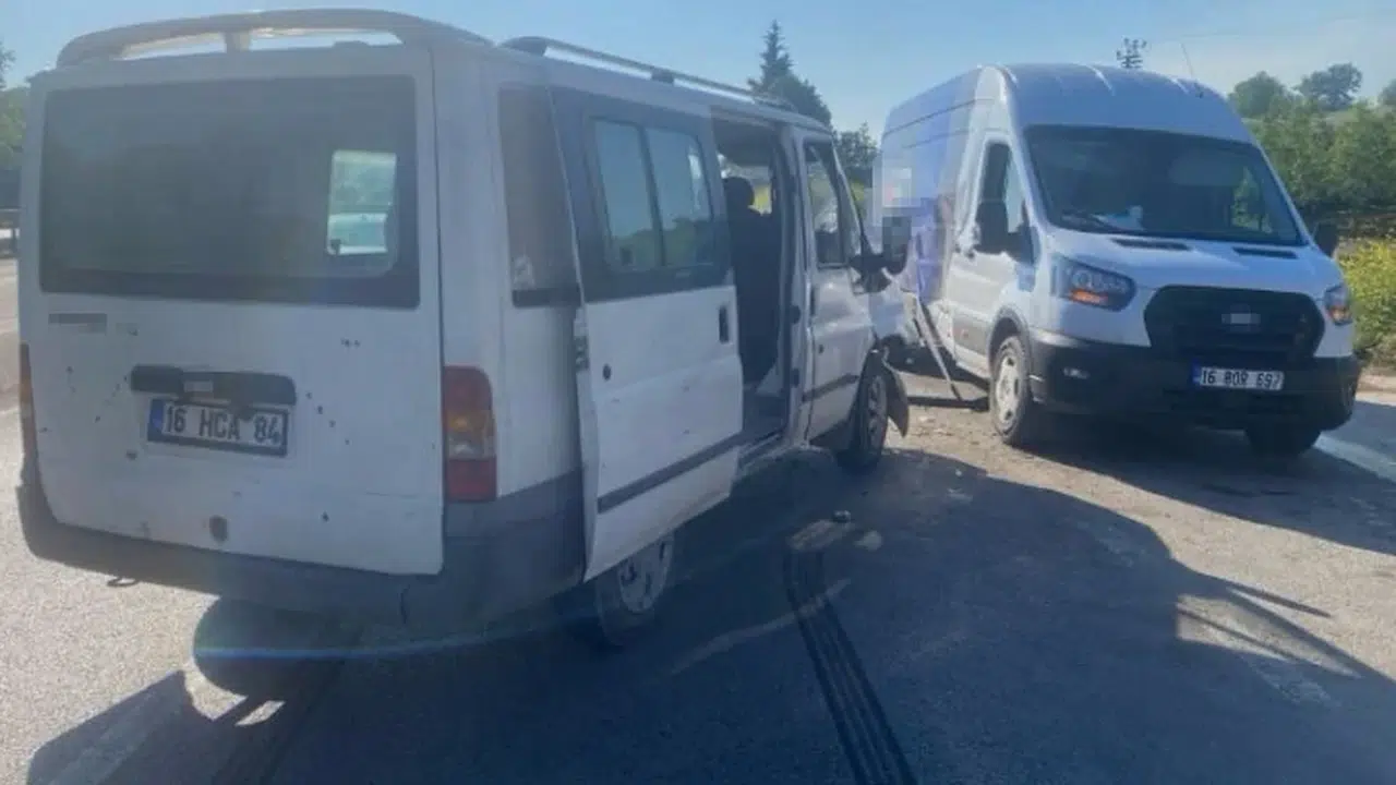 Bursa-Ankara karayolunda sabah dehşeti: Ters yöne giren minibüs faciaya davetiye çıkardı