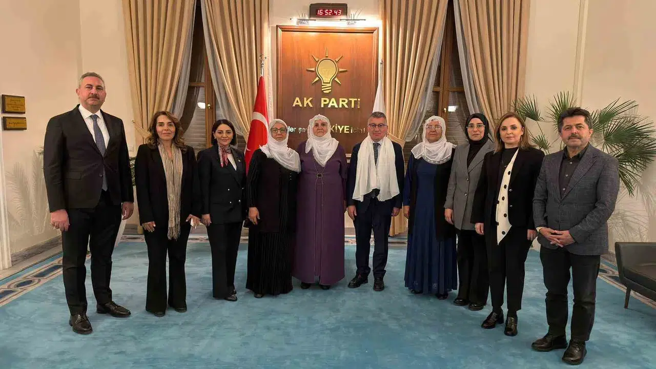 Meclis’te dikkat çeken buluşma: Barış Anneleri’nden AK Parti grubuna sürpriz ziyaret