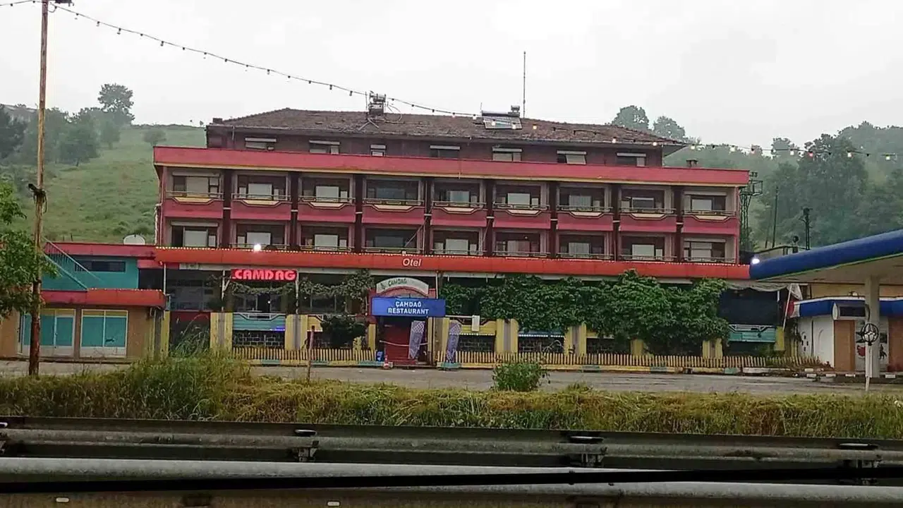 Hendek'te kanlı gece: Otel sahibi ve bir müşteri hayatını kaybetti